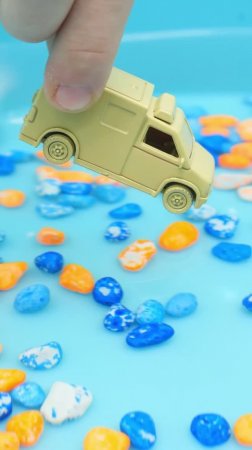 Кто спрятался под грязью? Разгадываем тайну машинки Колорама! 🎨🚗 #игрушки #длядетей #машинки