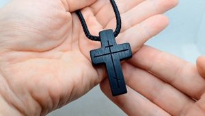 Крест из дерева. Православный деревянный нательный крест из чёрного граба ручной работы