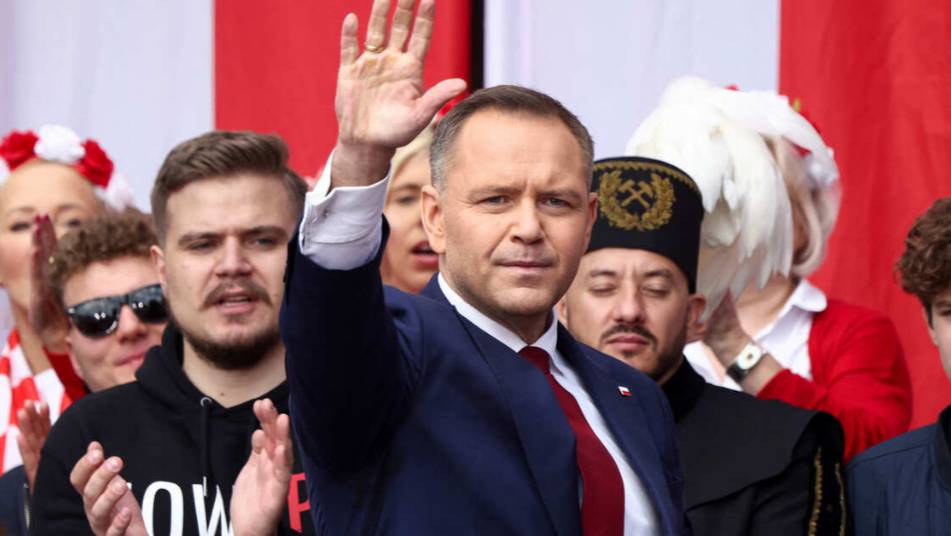 Избранному президенту Польши Навроцкому приписывают связи с мафией и радикалами