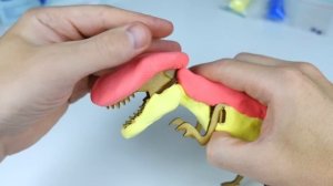 Лепим ДИНОЗАВРА из пластилина. Лепка с Зеленым.