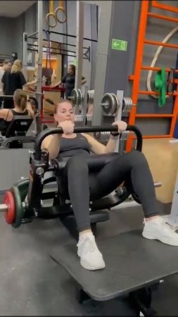 Ягодичный мостик Insight Fitness TM118 - на тренировке