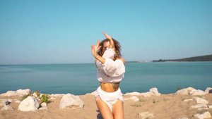 Shakira - beautiful lier, танец на песке