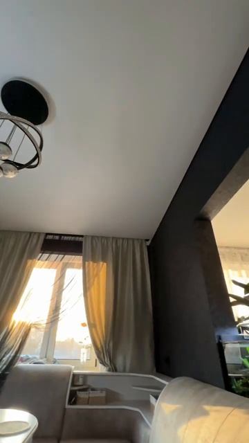 Матовый белый потолок с черными кантом-заглушкой по п? смотреть онлайн