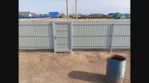 В посёлке Стругацкий сделал забор. Калитку и распашные ворота . Замедленная съёмка .