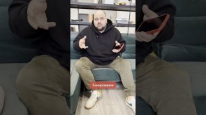 А как у вас стоит диван?