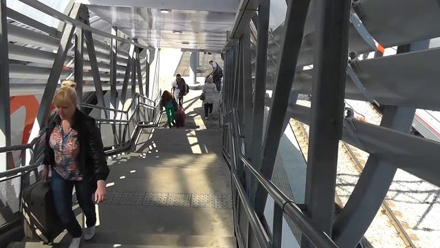 14.05.2013 Лестница на вокзале в Казани 00985 смотреть онлайн