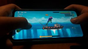 Играю в игру Hungry shark evolution. Забираю свои награды.