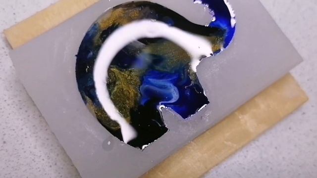 создание брелока из эпоксидной смолы смотреть онлайн