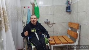 Сделали полок в душе и ставим забор дальше.