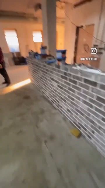 Наш гипсовый кирпич на объекте, монтаж идёт полным ход смотреть онлайн