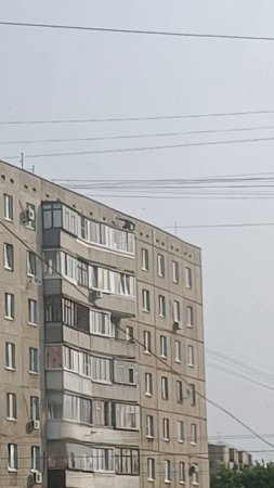 Мужик с 10 этажа крыши балкона