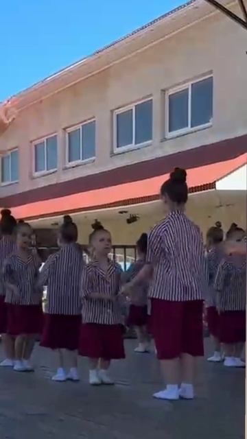 Группа Кроха Танец Догонялки День защиты детей 2025 год #танец #деньзащитыдетей #концерт #2025 смотреть онлайн