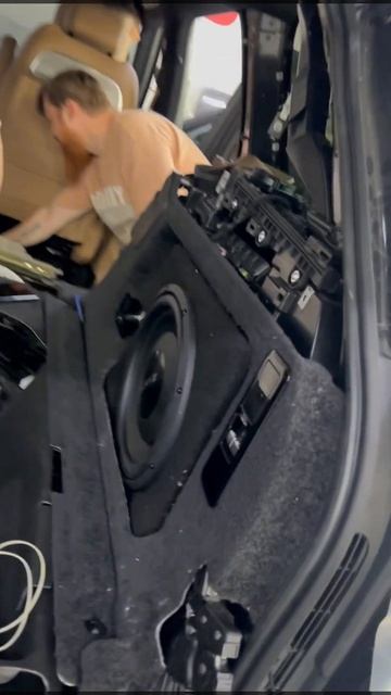 Range Rover L460: тотальная шумоизоляция, мощная акустическа? смотреть онлайн