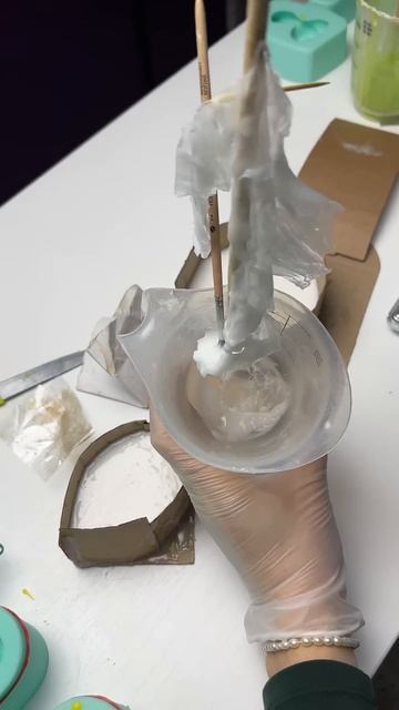 После заливки силикона всё застыло в стаканчике смотреть онлайн