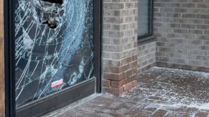 Балкон упал с 16-этажки и раздавил несколько авто в Чебоксарах