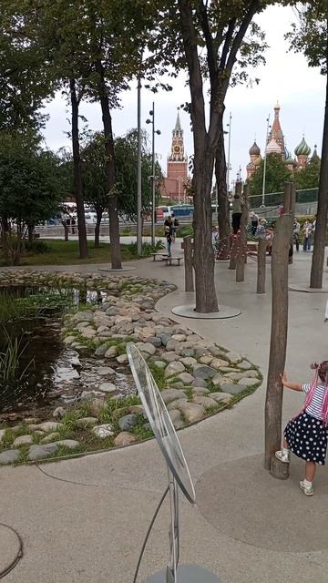 Красивый и уютный уголок в самом центре большого мега смотреть онлайн