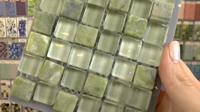 Зеленая мозаика из стекла и мрамора смотреть онлайн