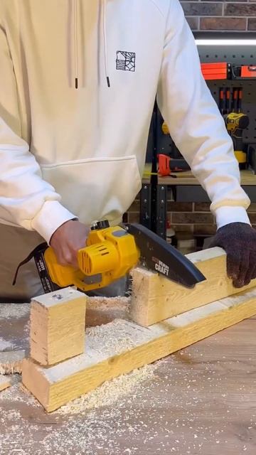 МАЛЕНЬКАЯ ДА УДАЛЕНЬКАЯ #пила #инструмент #мастер #рем? смотреть онлайн