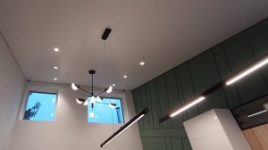 Натяжные потолки | Натяжной потолок с трековой системой освещения| Воронеж