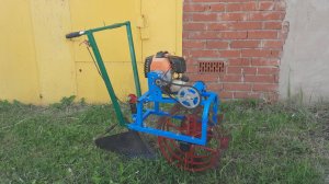 Бешенный окучник, надо  снизить скорость..