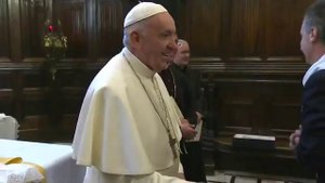 Pope_Francis_не дает целовать руку