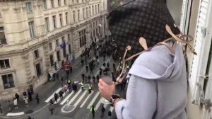 Балконный воин. - GiletsJaunes