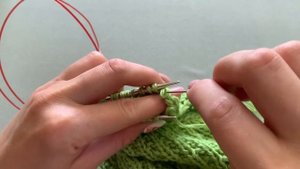 Соединение цельновязаной планки петля в петлю