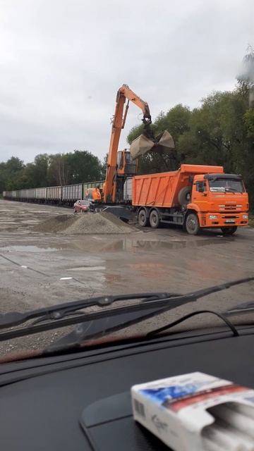 Высоко сижу, далеко гляжу, загрузка мелкой гальки. смотреть онлайн