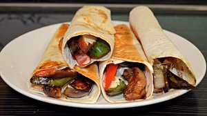 Фахитос. Мексиканский ролл с курицей. Повторяю меню ресторана быстрого питания