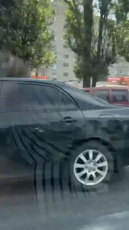 ГОРИТ АВТОМОБИЛЬ: по улице Острогожска я вспыхнул автомобиль. 🔥