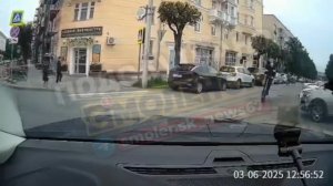 ‼️Внимание! Безрассудное поведение на дороге в Смоленске!