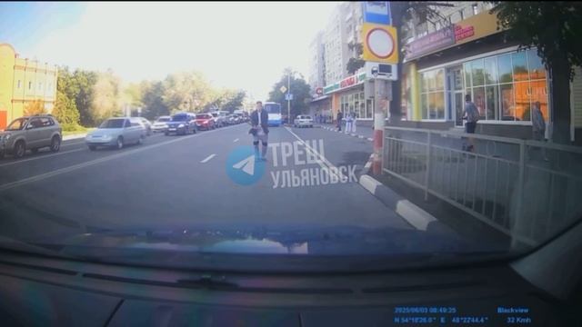 👍👍👍👍👍👍«На перекрестке Минаева - 12 сентября неадекват приставал к девушкам на остановках, пото