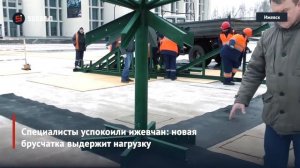 Установка новогодней ели на Центральной площади Ижевска