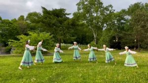 «Матушка–Земля», танцует старшая группа