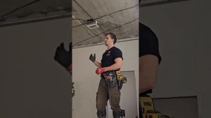 Где установить блок питания в натяжном потолке? Ссылк?