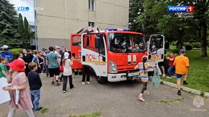 Сотрудники регионального МЧС провели акцию в детском центре «Радуга»