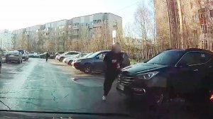 Подросток из Югры поджигал авто с патриотическими символами по заданию мошенников