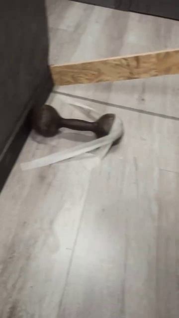 монтаж плинтуса из дюрополимера смотреть онлайн