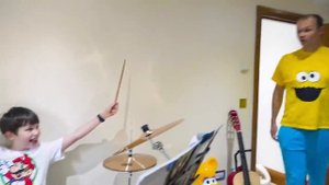 Miss Katy • Мисс Кейт - Кэти и Макс играют на музыкальных инструментах