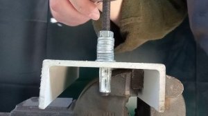 Простейшая установка резьбовых заклепок без инструмента.