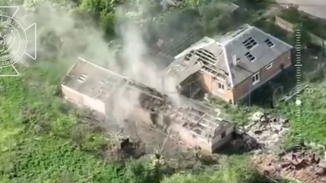 💥Зачистка полосы безопасности в Харьковской области: уничтожение вражеского расчета БпЛА…🔽🔽🔽