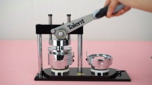 Значок с цангой