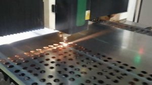 Резка отверстий в оцинкованной стали 1мм