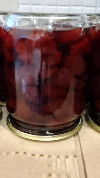 Вкус лета в банке!  Клубничное варенье   очень вкусно!