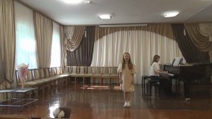 "День победы слово дорогое" сл. и муз. Е. Обуховой, исп. Трусова Злата, 8 лет.