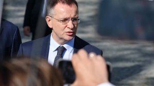 Мединский: украинские родители просят в консульствах России помощи