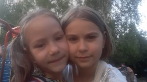 Я и Маша на площадке а ещё с настюшей