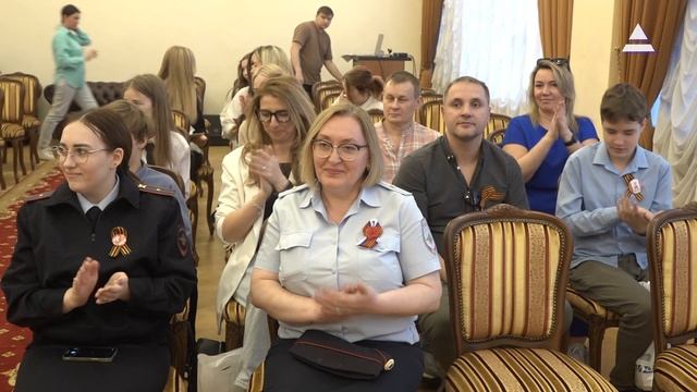 Первый документ. Вручение паспортов