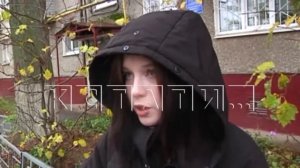 Неадекватный мужчина напал на девушку на улице и стал