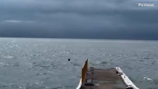 Сочи Адлер Чёрное море сегодня 3 июня 2025. Обстановка на пляже море и погода сейчас. Мазута нет